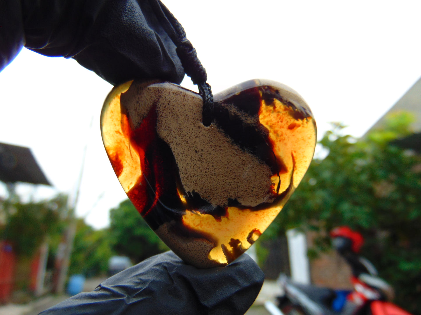 9 gr Heart Pendant Indonesian Amber for Healing 25N212