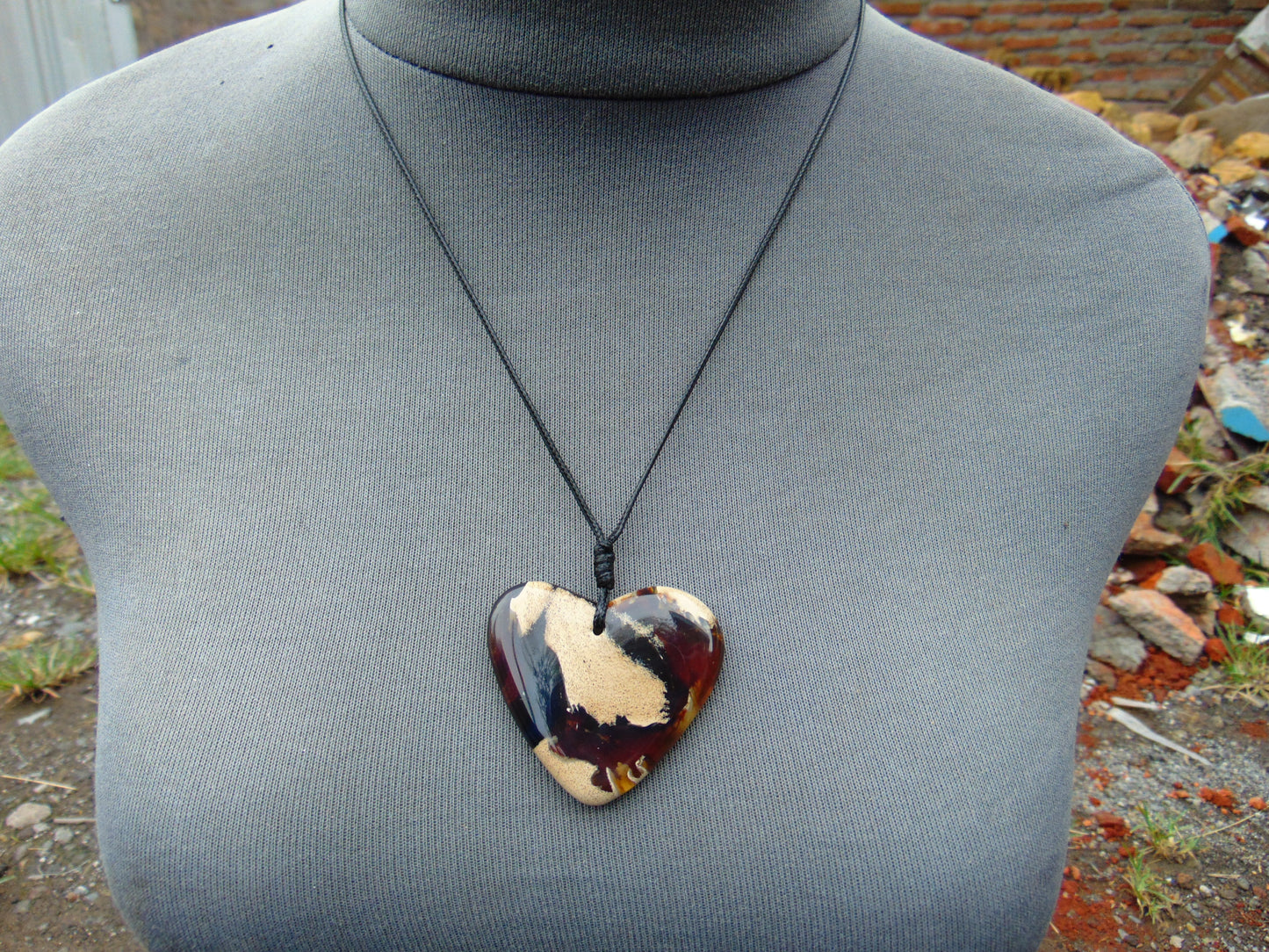 9 gr Heart Pendant Indonesian Amber for Healing 25N212