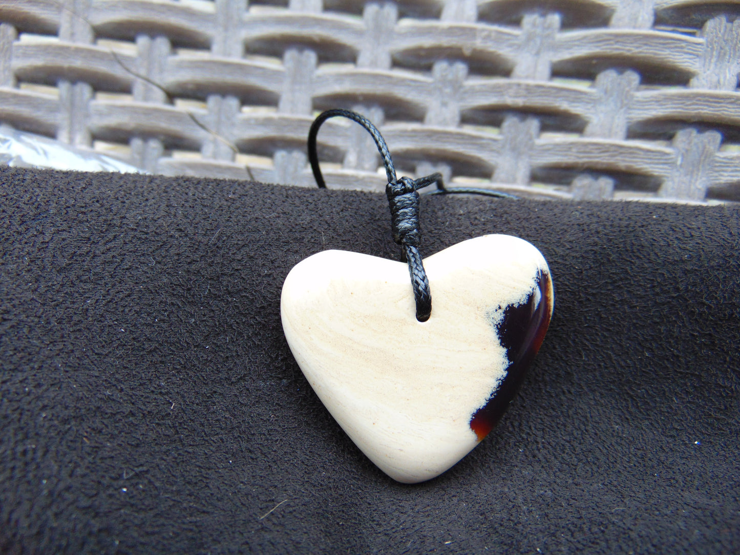 7 gr Heart Pendant Indonesian Amber for Healing 25N243