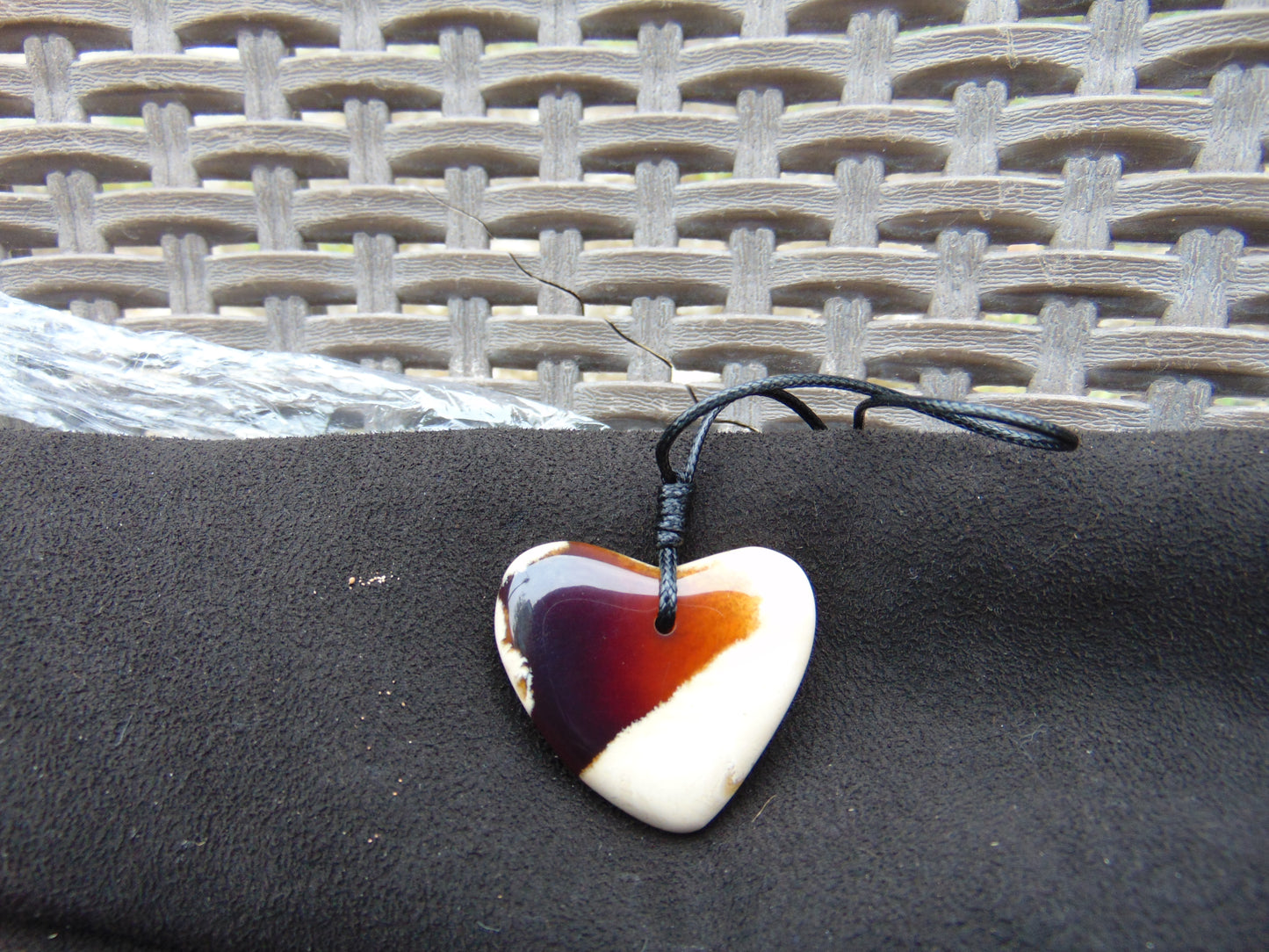 7 gr Heart Pendant Indonesian Amber for Healing 25N243