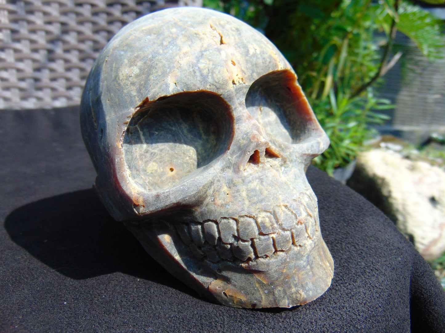 404 gr Skull carving Indonesian Perfumed Amber for Healing 115x85x80 mm S3D21