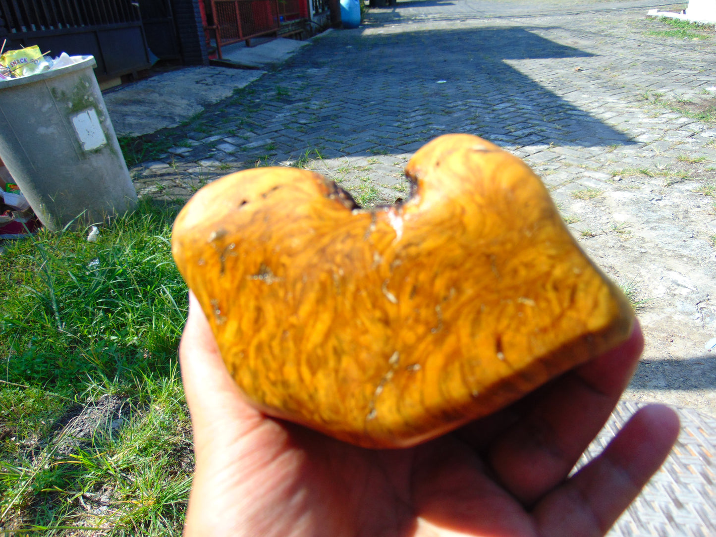 411 gram Polished Indonesia Yellow Fragrance Amber for Healing FK11