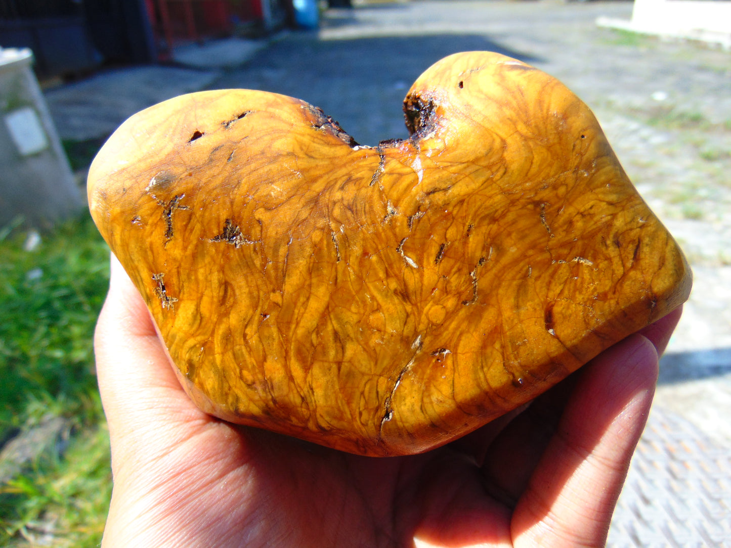 411 gram Polished Indonesia Yellow Fragrance Amber for Healing FK11