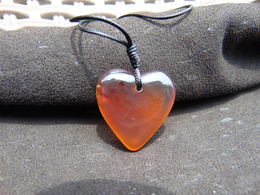 8 gr Heart Pendant 32x343x11mm Indonesia Amber for Healing 25N242