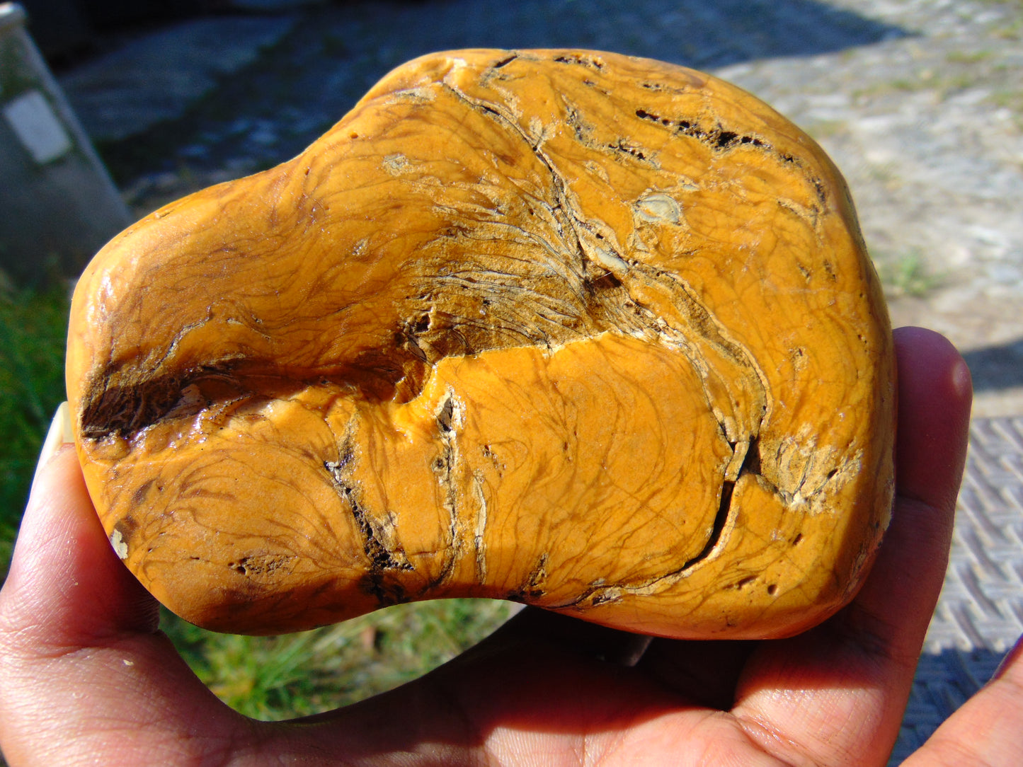 588 gram Polished Indonesia Yellow Fragrance Amber for Healing FK16