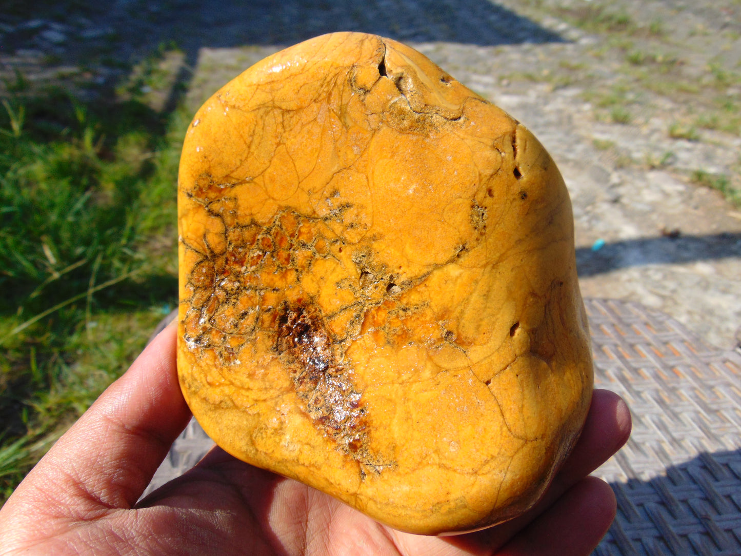 270 gram Polished Indonesia Yellow Fragrance Amber for Healing FK12