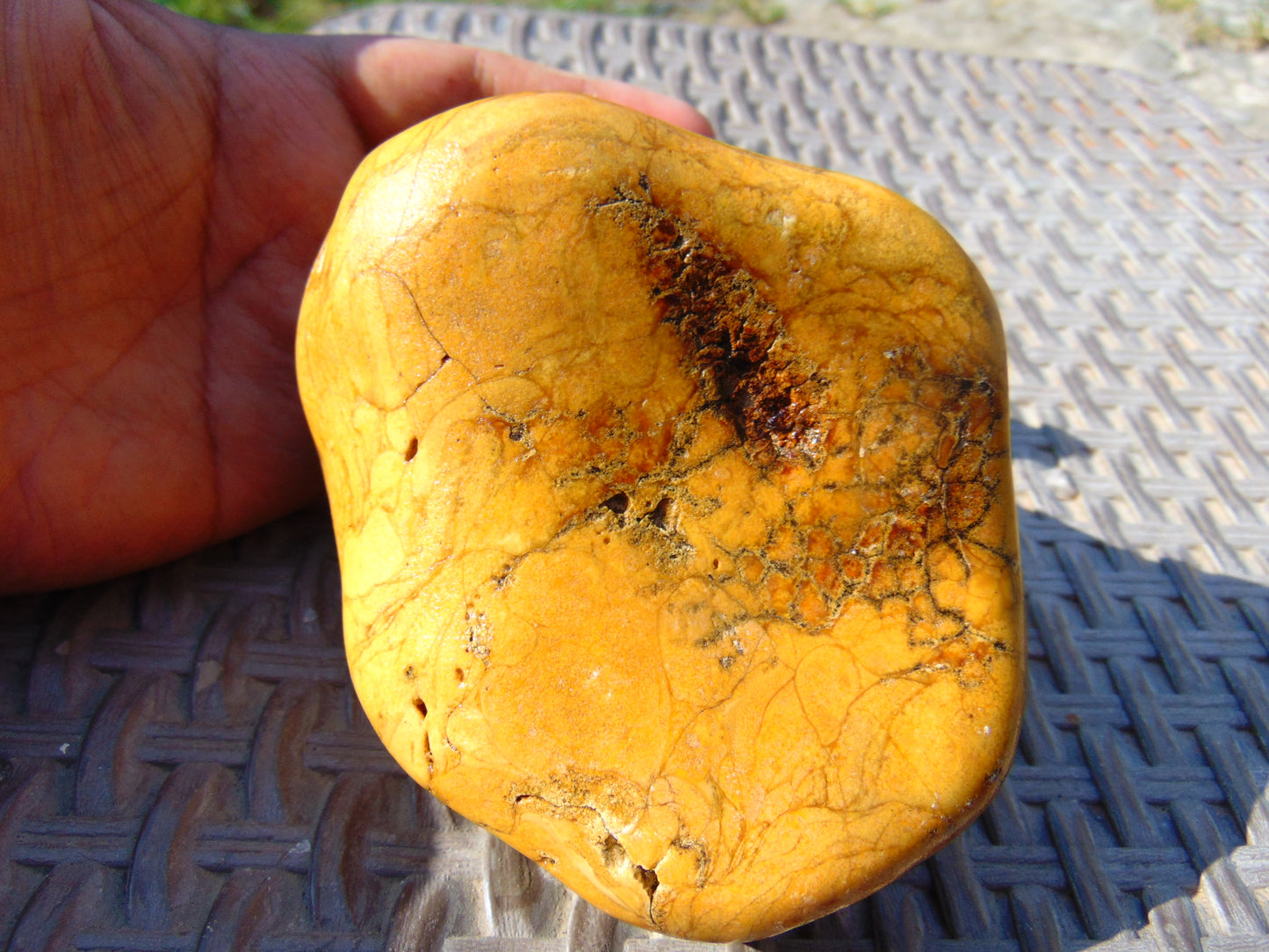 270 gram Polished Indonesia Yellow Fragrance Amber for Healing FK12