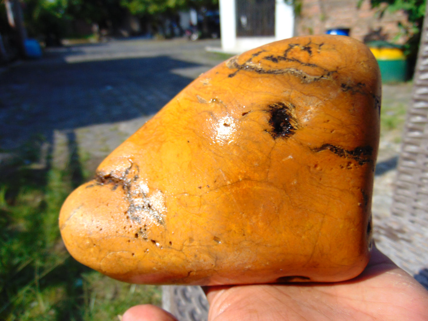 522 gram Polished Indonesia Yellow Fragrance Amber for Healing FK14