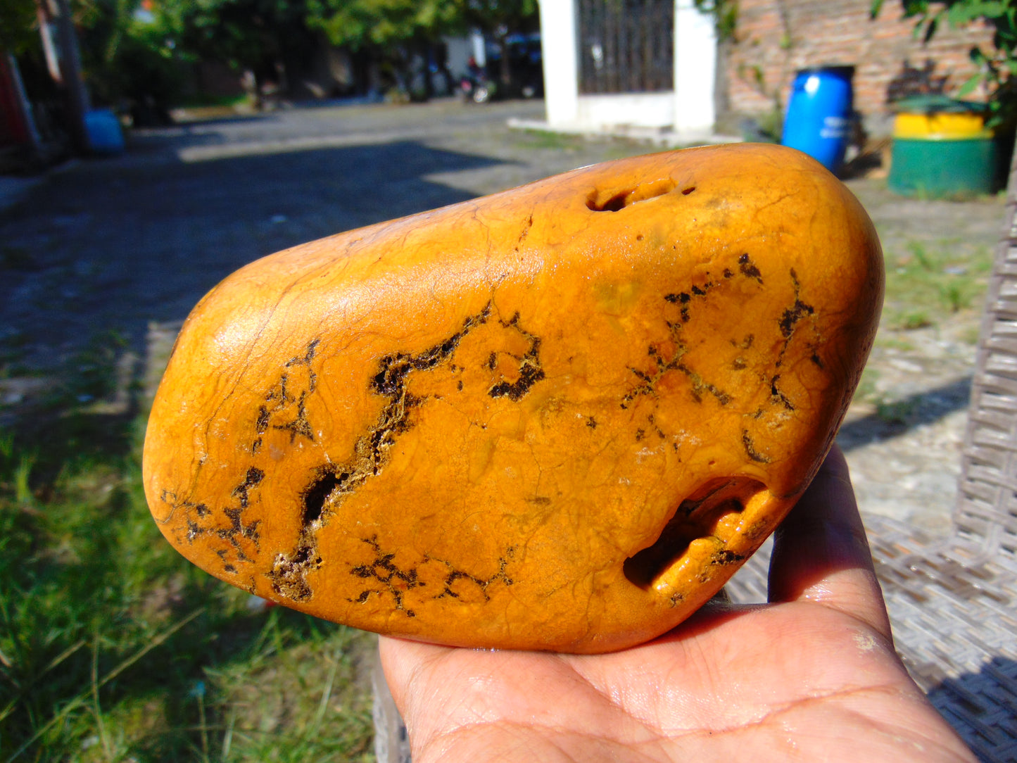 522 gram Polished Indonesia Yellow Fragrance Amber for Healing FK14