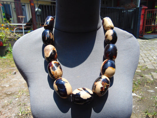 208 gr Small Necklace 11 beads Indonesian white Amber for Healing A11K150