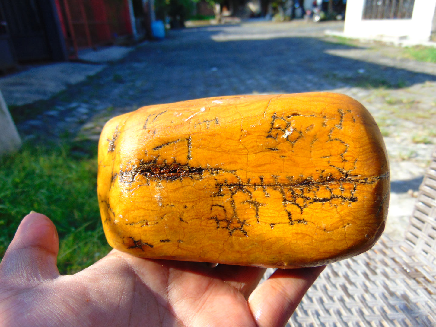 562 gram Polished Indonesia Yellow Fragrance Amber for Healing KM4
