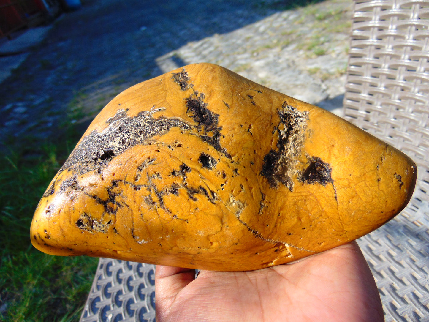 400 gram Polished Indonesia Yellow Fragrance Amber for Healing KM6