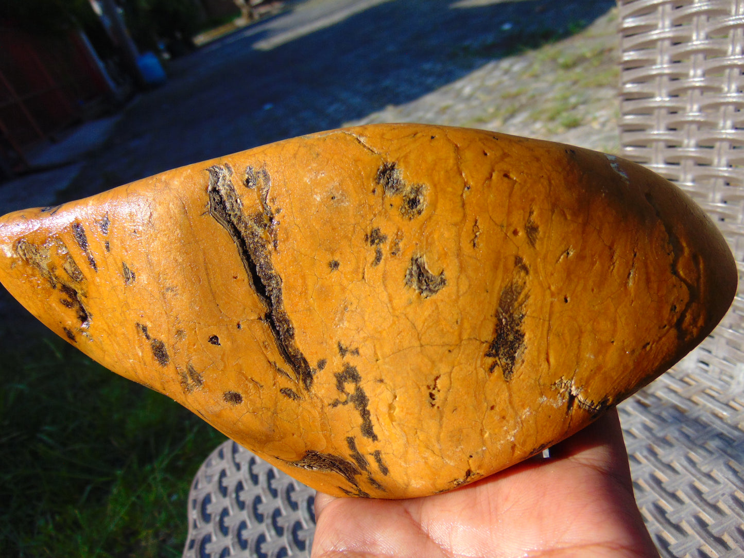 400 gram Polished Indonesia Yellow Fragrance Amber for Healing KM6