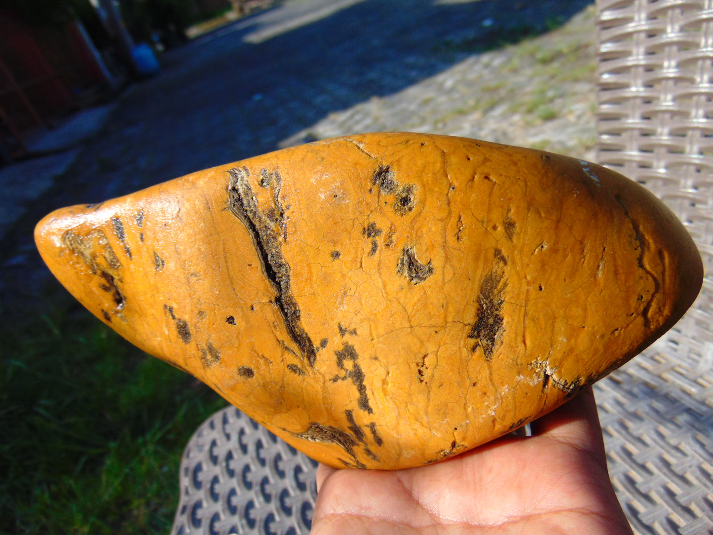 400 gram Polished Indonesia Yellow Fragrance Amber for Healing KM6