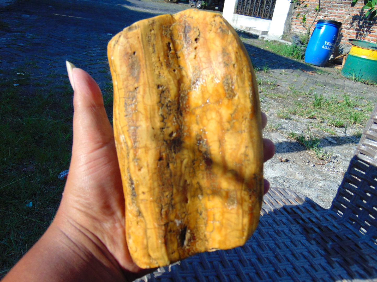 343 gram Polished Indonesia Yellow Fragrance Amber for Healing KM14