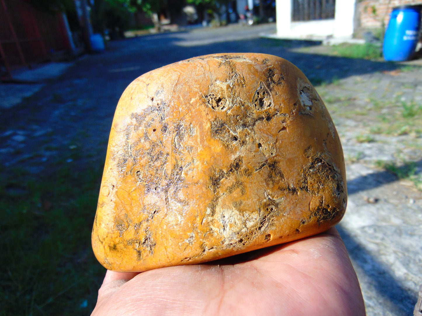 276 gram Polished Indonesia Yellow Fragrance Amber for Healing KM7