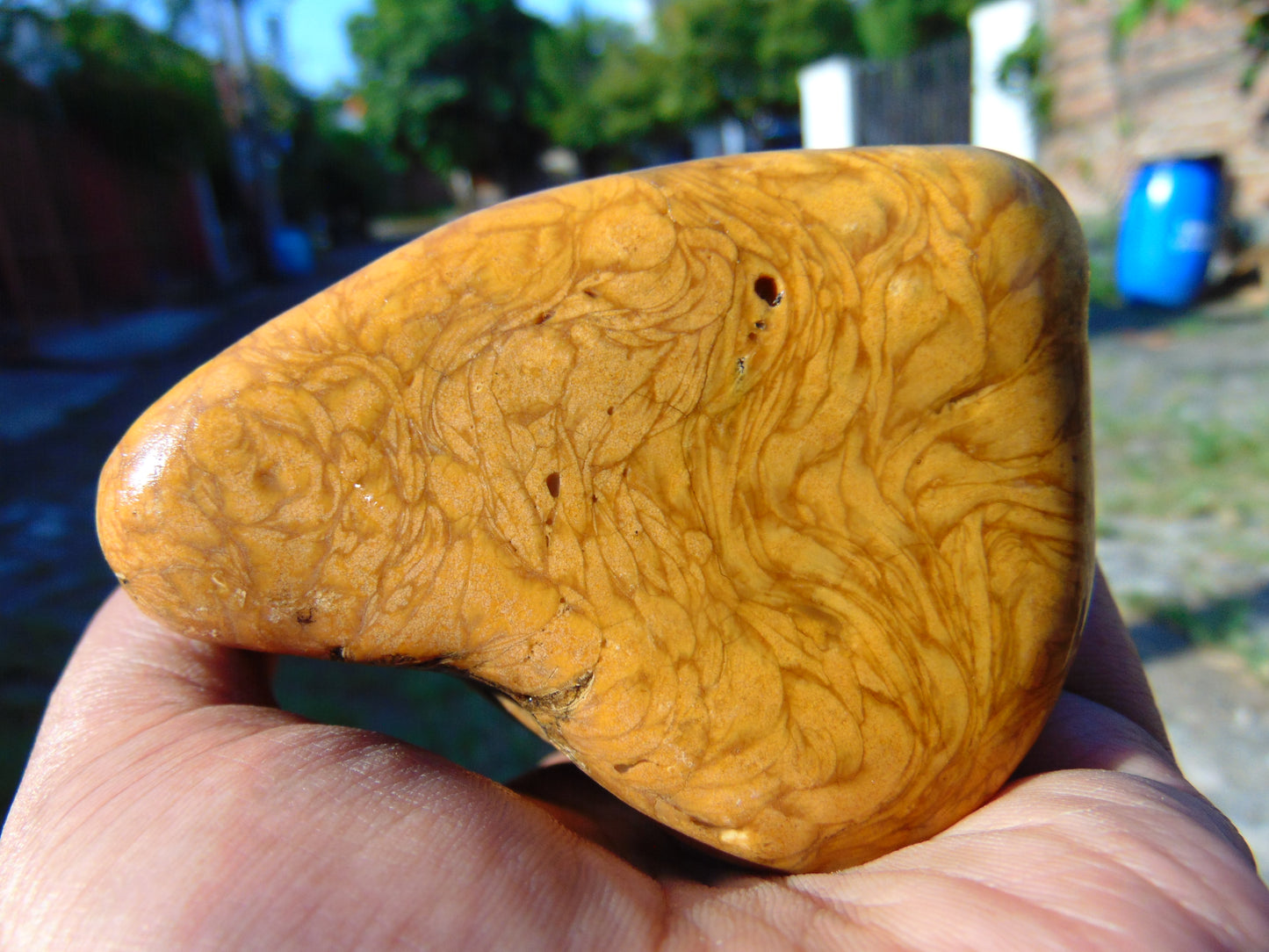 276 gram Polished Indonesia Yellow Fragrance Amber for Healing KM15