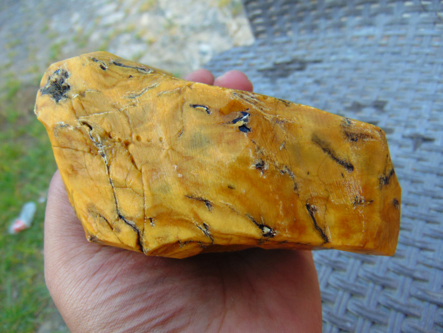 300 gram Polished Indonesia Yellow Fragrance Amber for Healing KM3