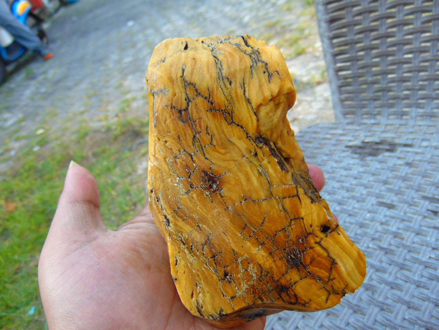 300 gram Polished Indonesia Yellow Fragrance Amber for Healing KM3