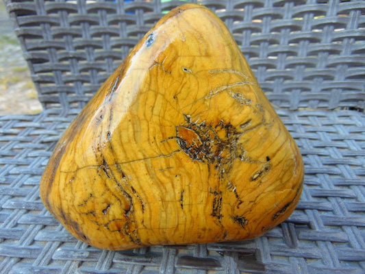 522 gram Polished Indonesia Yellow Fragrance Amber for Healing KM9