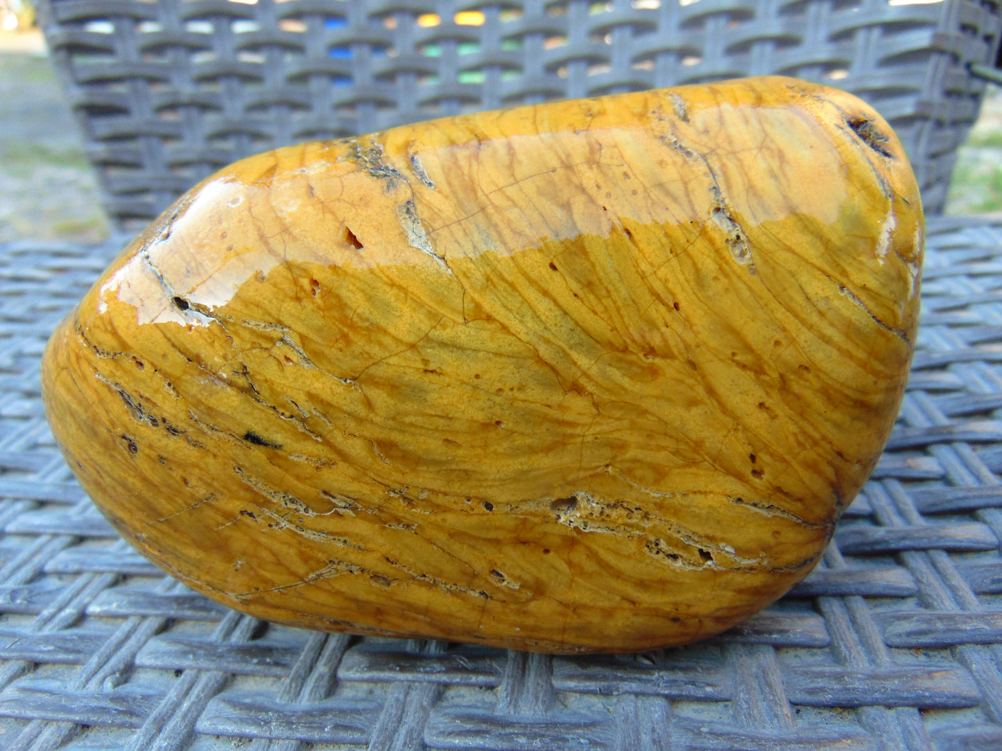 522 gram Polished Indonesia Yellow Fragrance Amber for Healing KM9