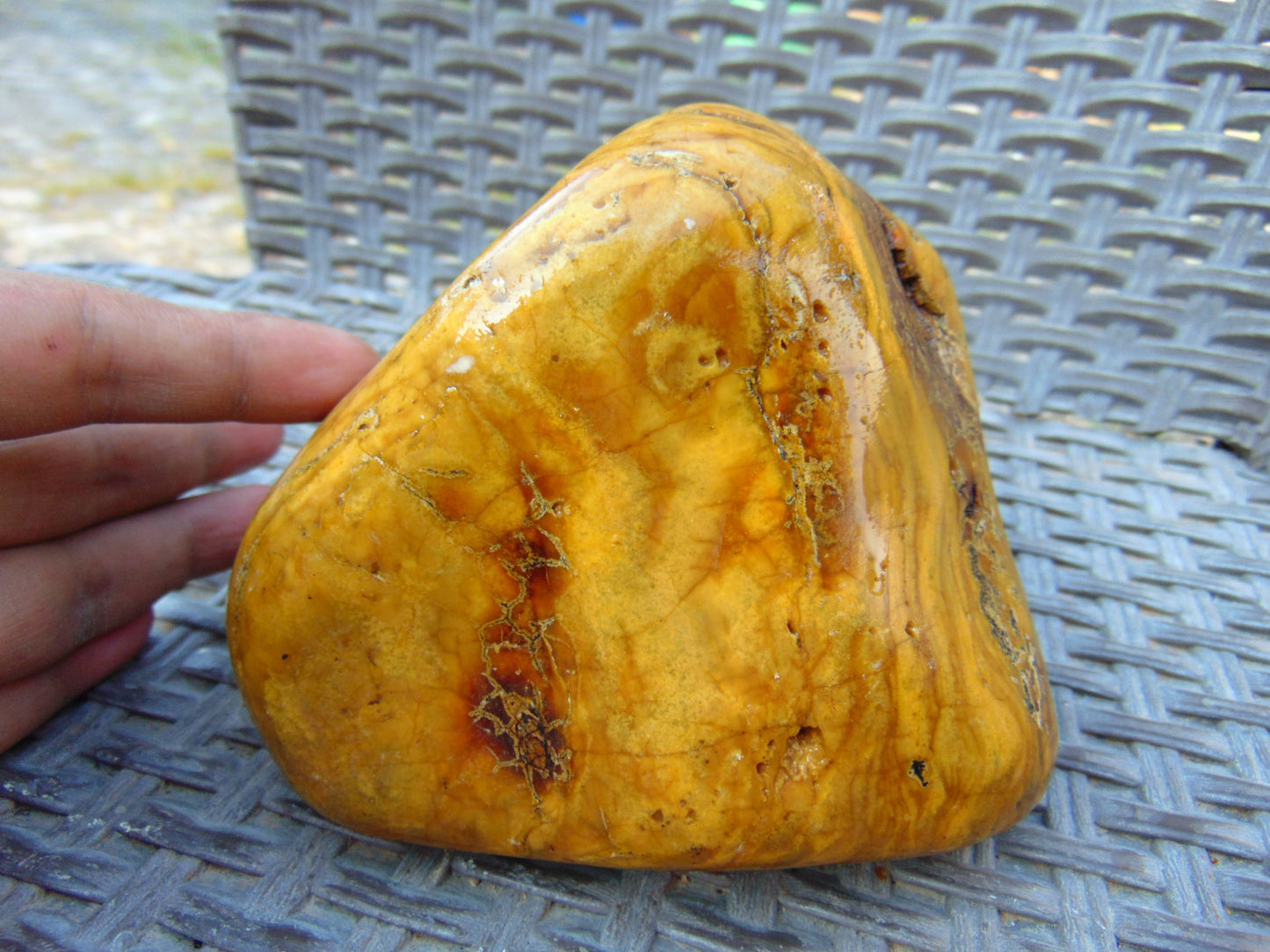 522 gram Polished Indonesia Yellow Fragrance Amber for Healing KM9