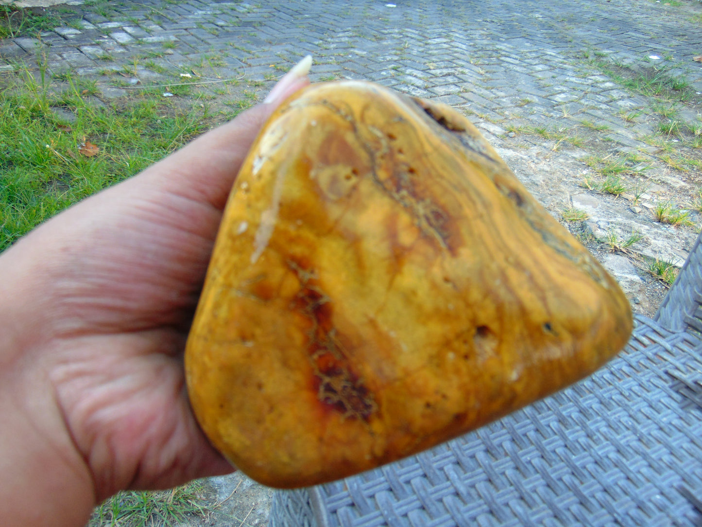 522 gram Polished Indonesia Yellow Fragrance Amber for Healing KM9