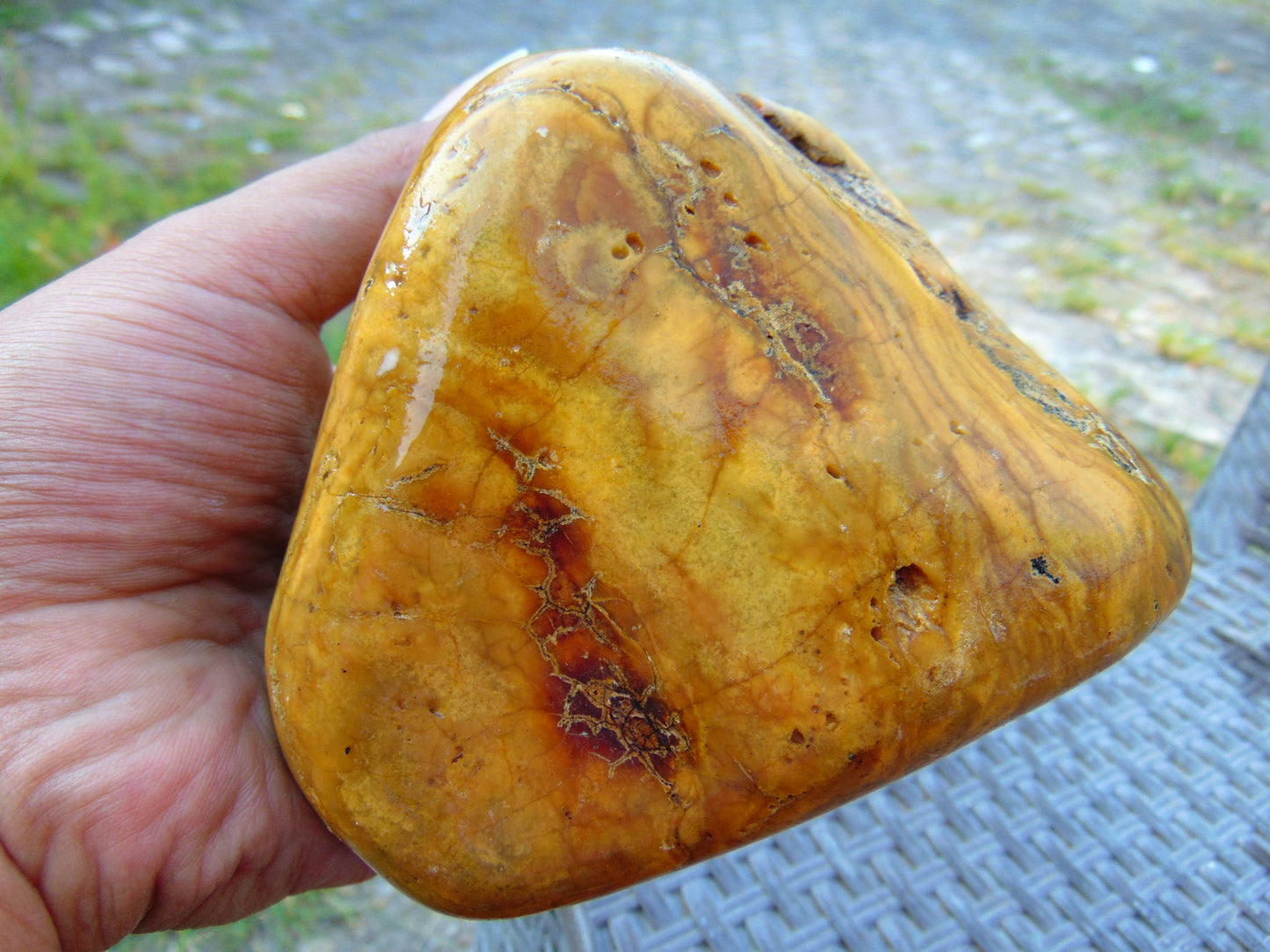 522 gram Polished Indonesia Yellow Fragrance Amber for Healing KM9