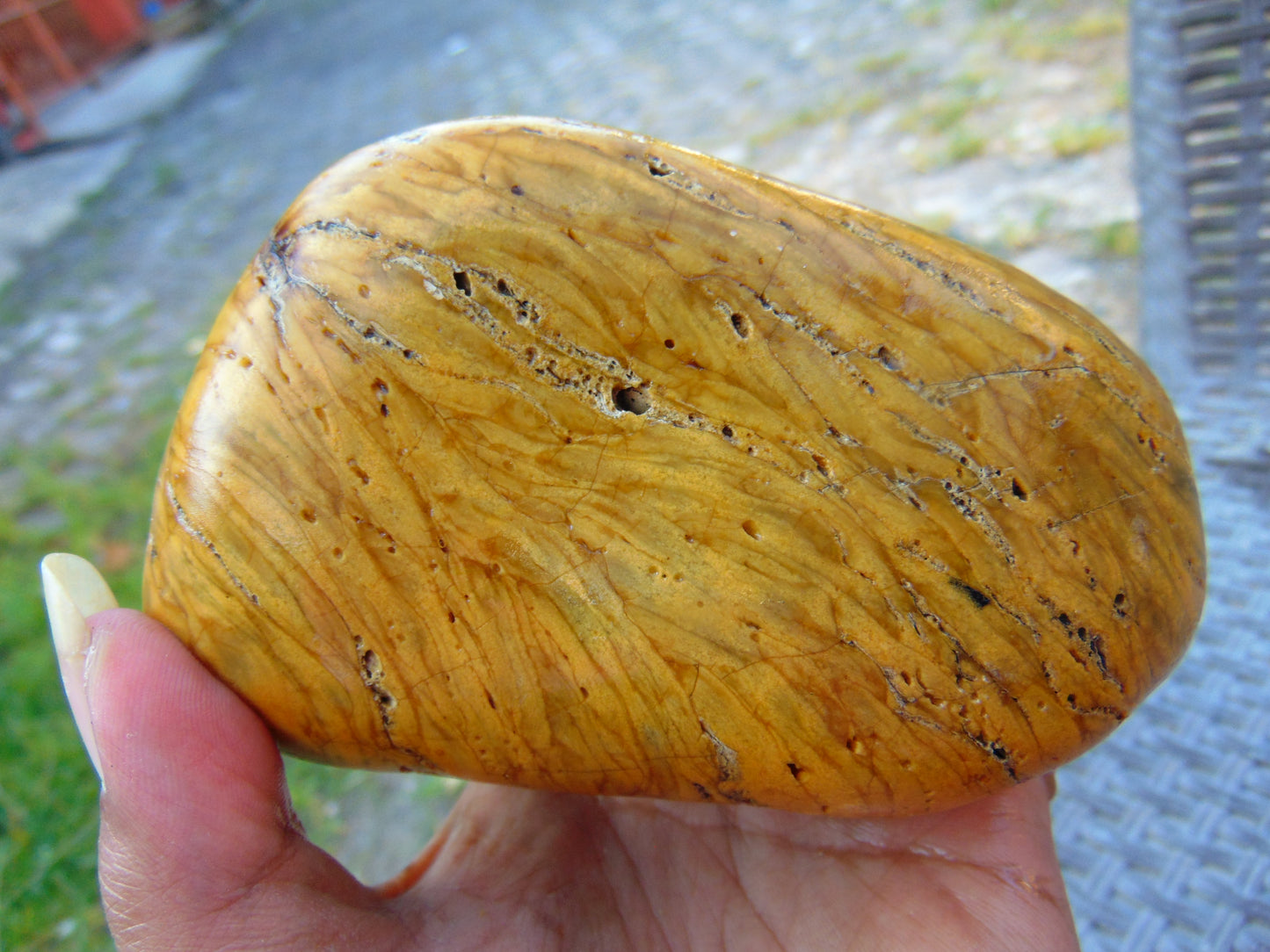 522 gram Polished Indonesia Yellow Fragrance Amber for Healing KM9