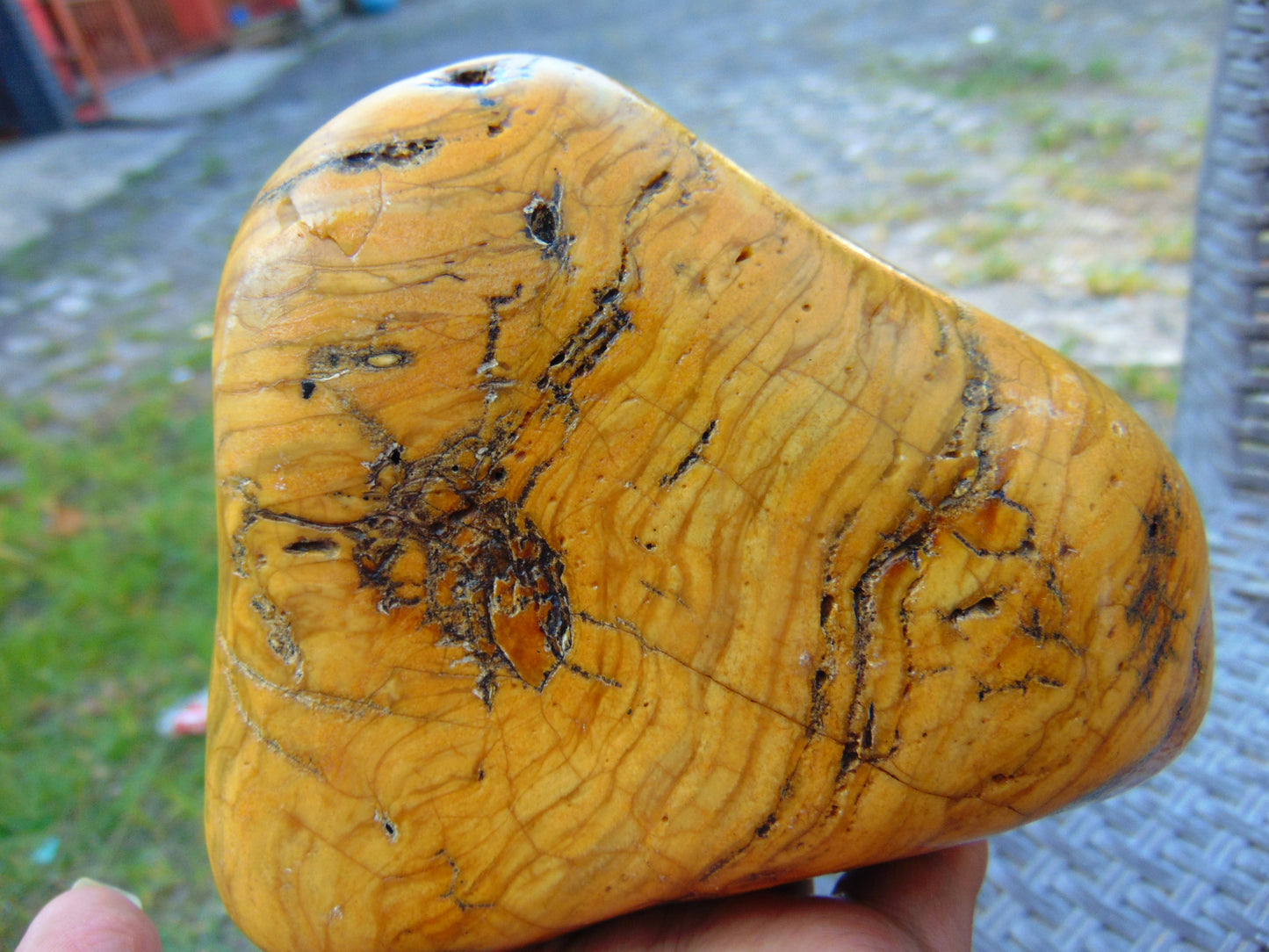 522 gram Polished Indonesia Yellow Fragrance Amber for Healing KM9
