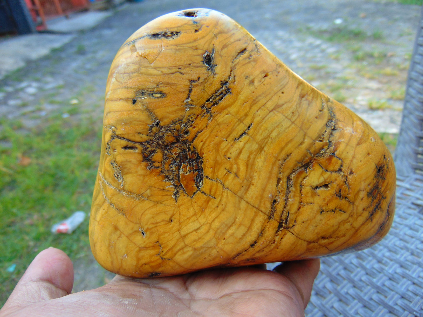 522 gram Polished Indonesia Yellow Fragrance Amber for Healing KM9