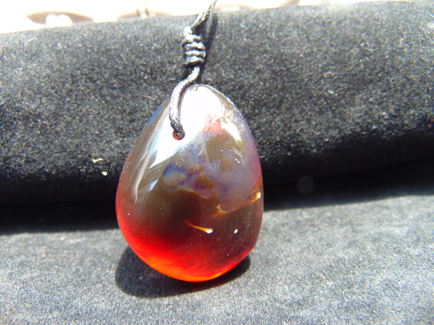 11 gr Pendant 38x27x21 mm Indonesian Crystal Red Blue Amber for Healing 25A436