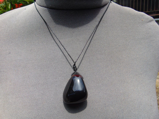 13 gr Pendant 35x28x23 mm Indonesian Cherry Red Amber for Healing 25A445