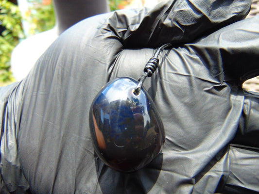 12 gr Pendant 32x24x24 mm Indonesian Black Blue Amber for Healing 25A437