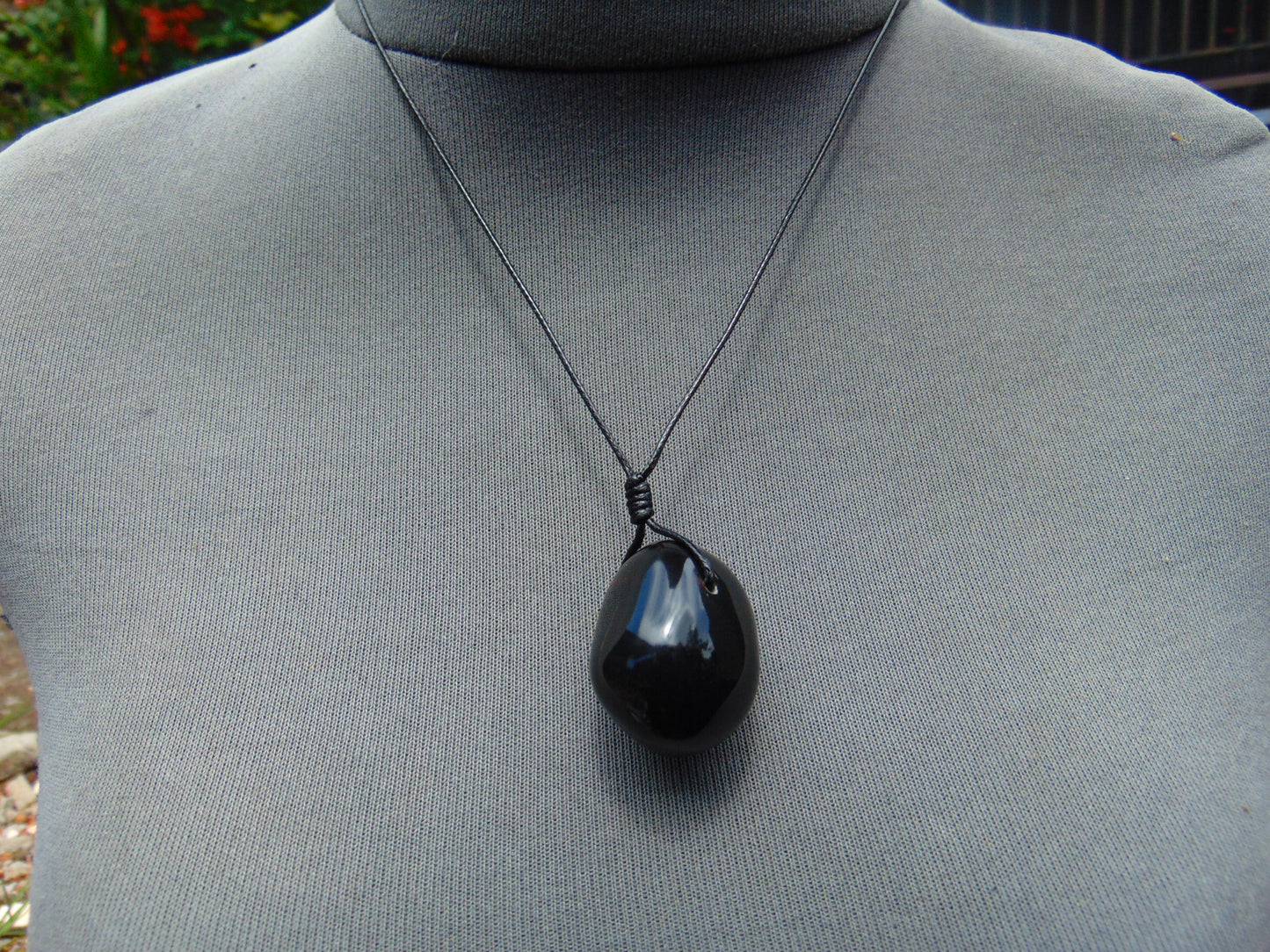 12 gr Pendant 32x24x24 mm Indonesian Black Blue Amber for Healing 25A437