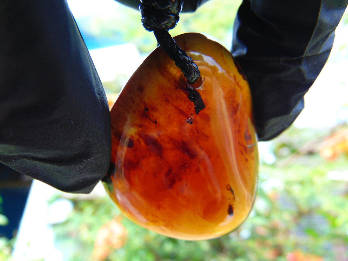 17 gr Pendant 46x36x18 Indonesian Amber for Healing P61