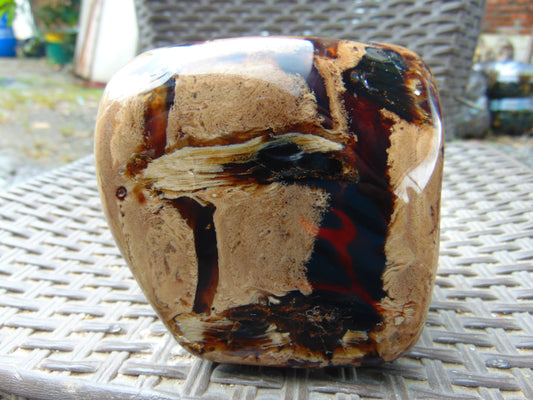 865 gr Square full polished 105x100x95 cm Indonesian Amber for Healing W1