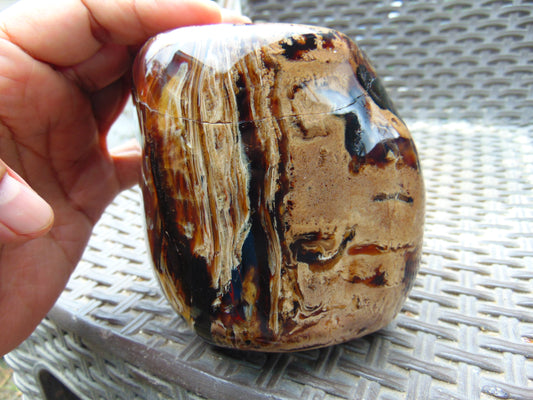 865 gr Shaped Rectangle  polished 105x100x95 cm Indonesian Amber for Healing W1