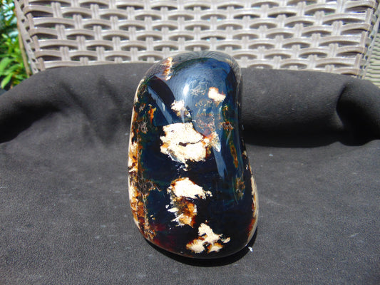 575 gr Full Polished 112x90x70 mm Mushroom Inclusion Indonesia Black Blue Amber for Healing ST5