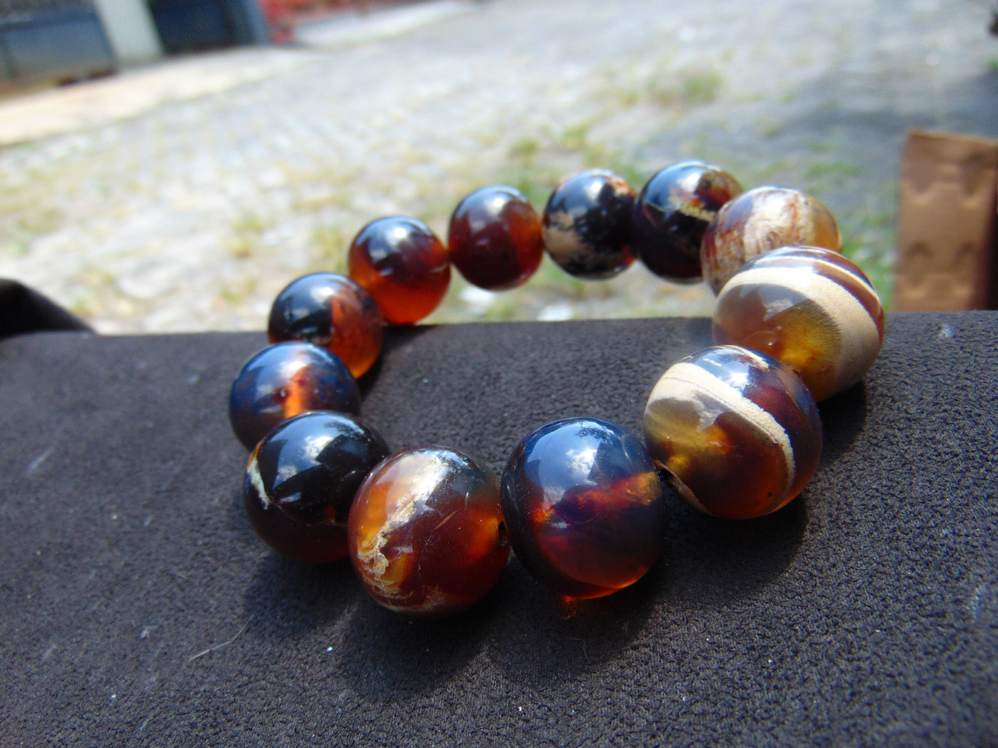 57 gram 12 Beads Mala Bracelet Indonesian White Blue Amber 20 mm for Healing B20M12