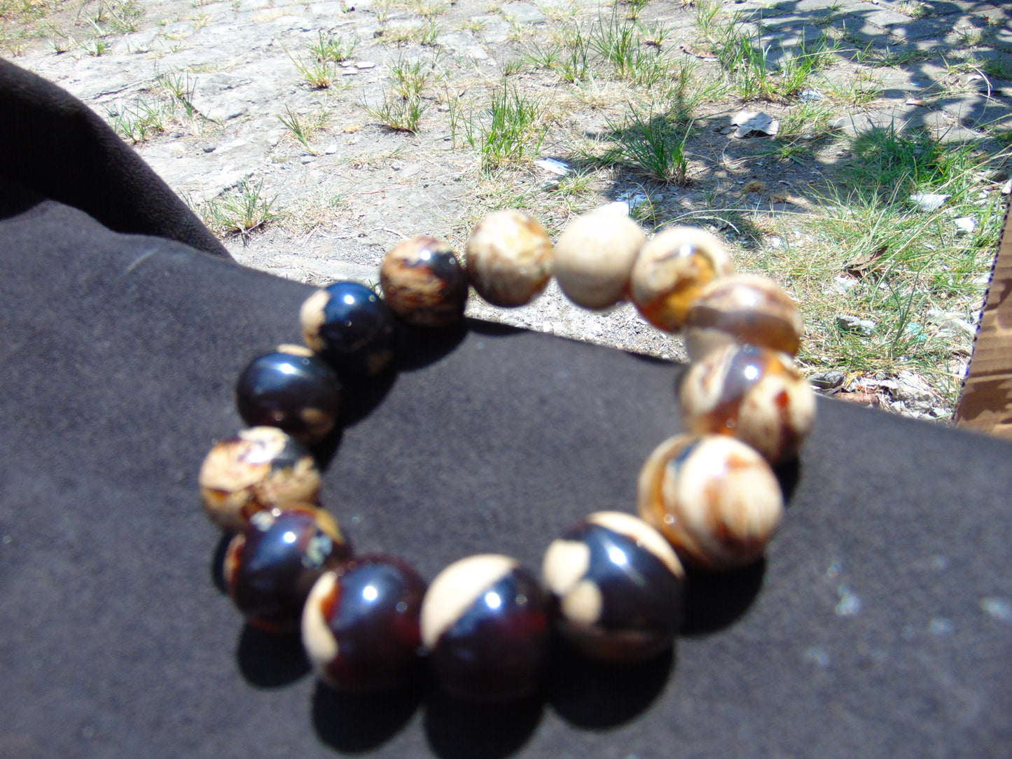 34 gram 14 Beads Mala Bracelet Indonesian white Blue Amber 16 mm for Healing B15M2