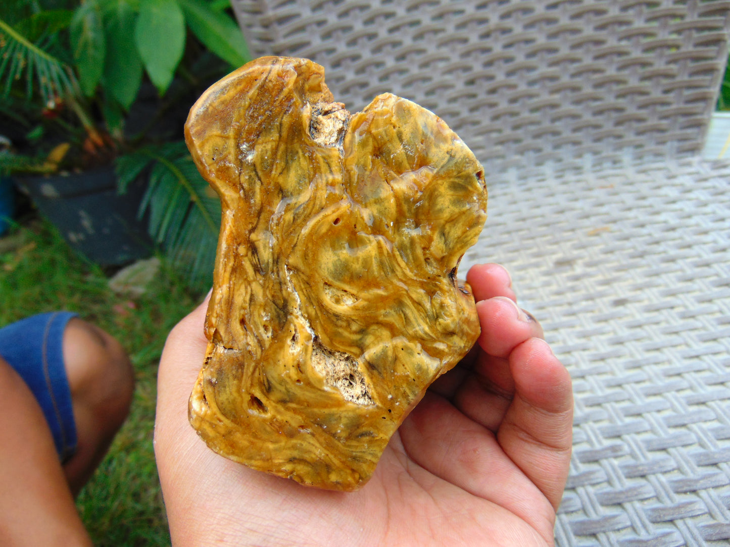 452 gram Polished 125x90x55mm Indonesia Yellow Fragrance Amber for Healing KM24