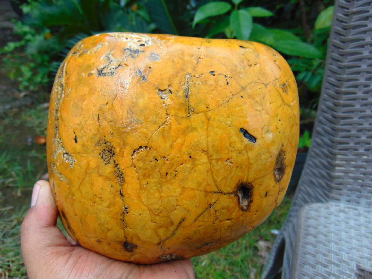 1146 gram Polished 140x135x75mm Indonesia Yellow Fragrance Amber for Healing 25K6