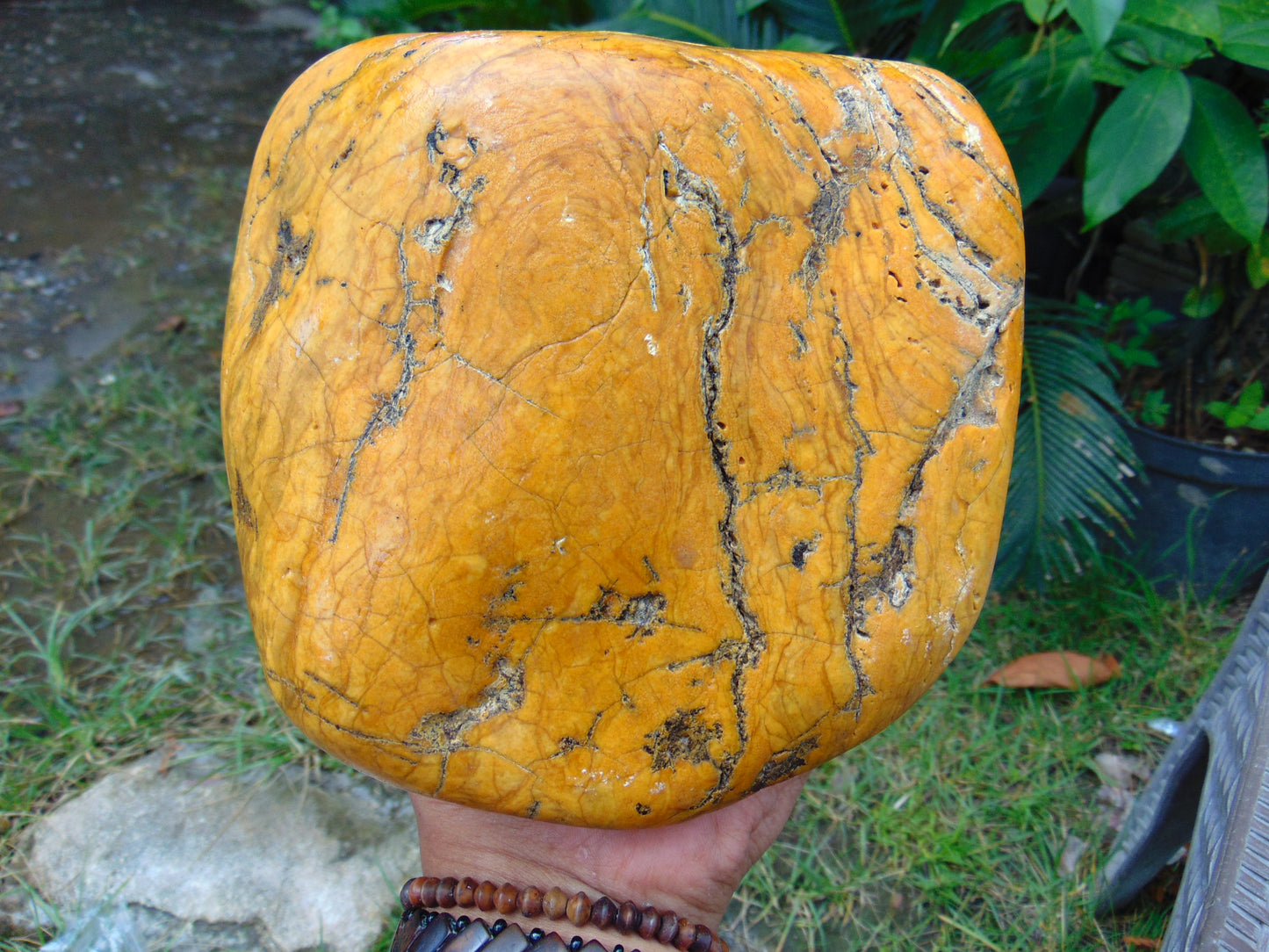 1146 gram Polished 140x135x75mm Indonesia Yellow Fragrance Amber for Healing 25K6