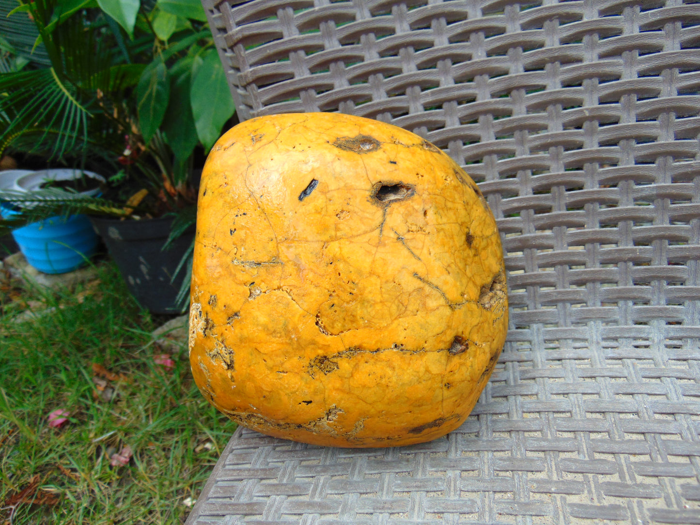 1146 gram Polished 140x135x75mm Indonesia Yellow Fragrance Amber for Healing 25K6