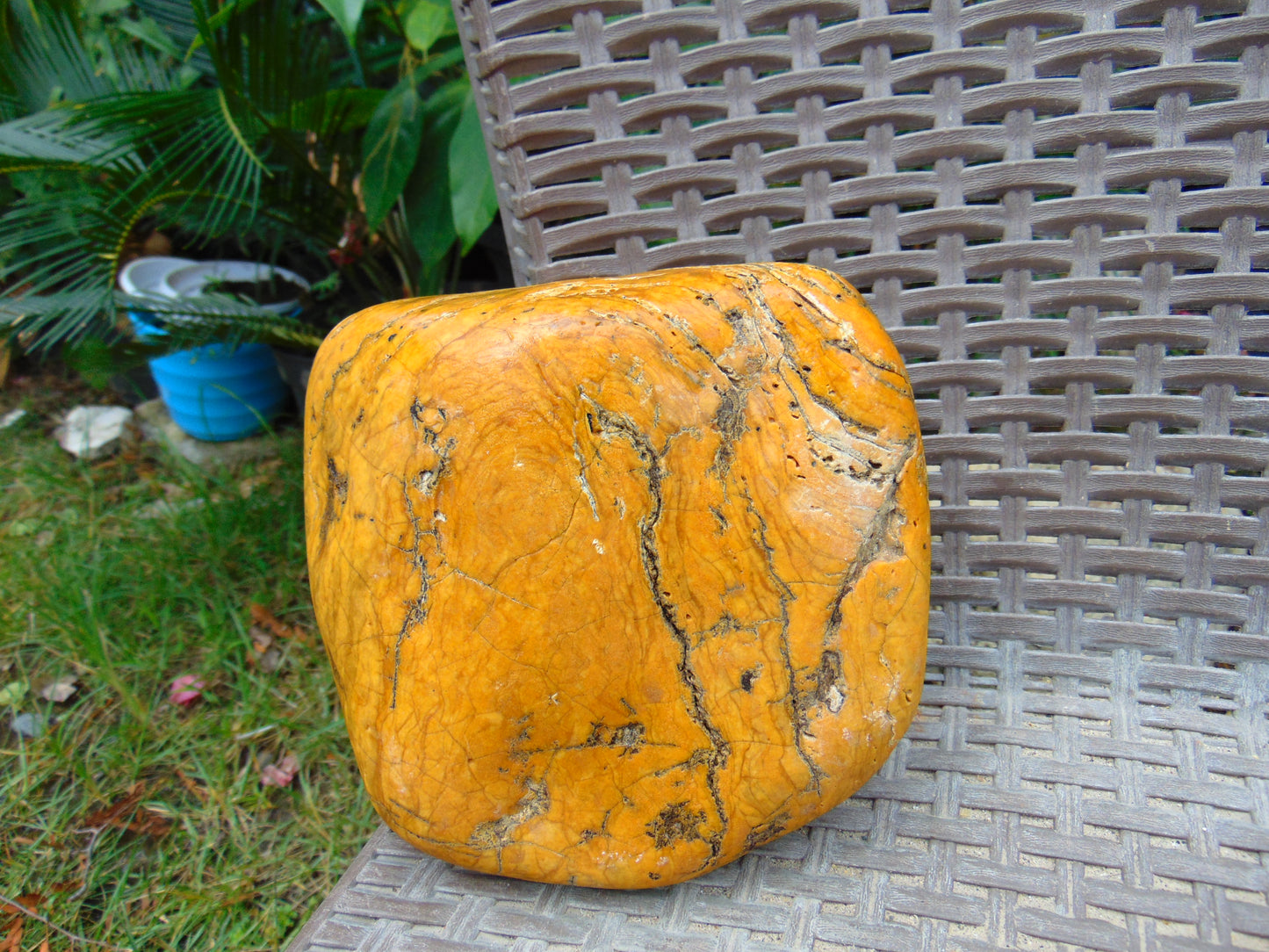 1146 gram Polished 140x135x75mm Indonesia Yellow Fragrance Amber for Healing 25K6