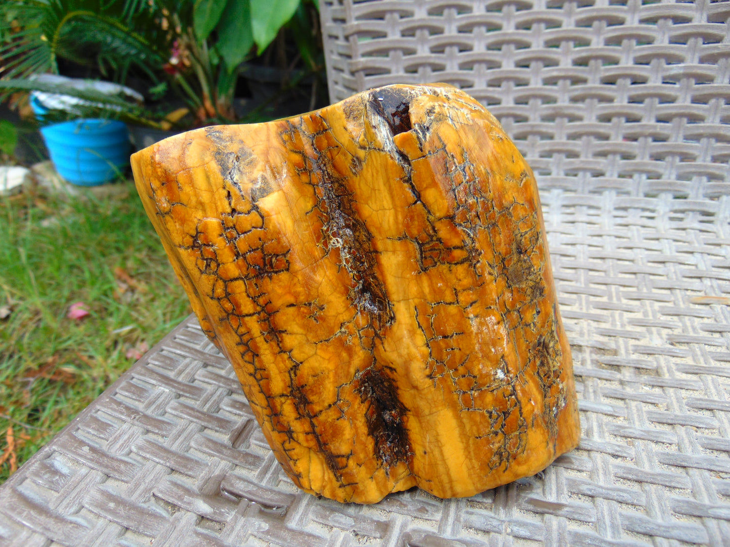 666 gram Polished 131x115x55mm Indonesia Yellow Fragrance Amber for Healing 25K10