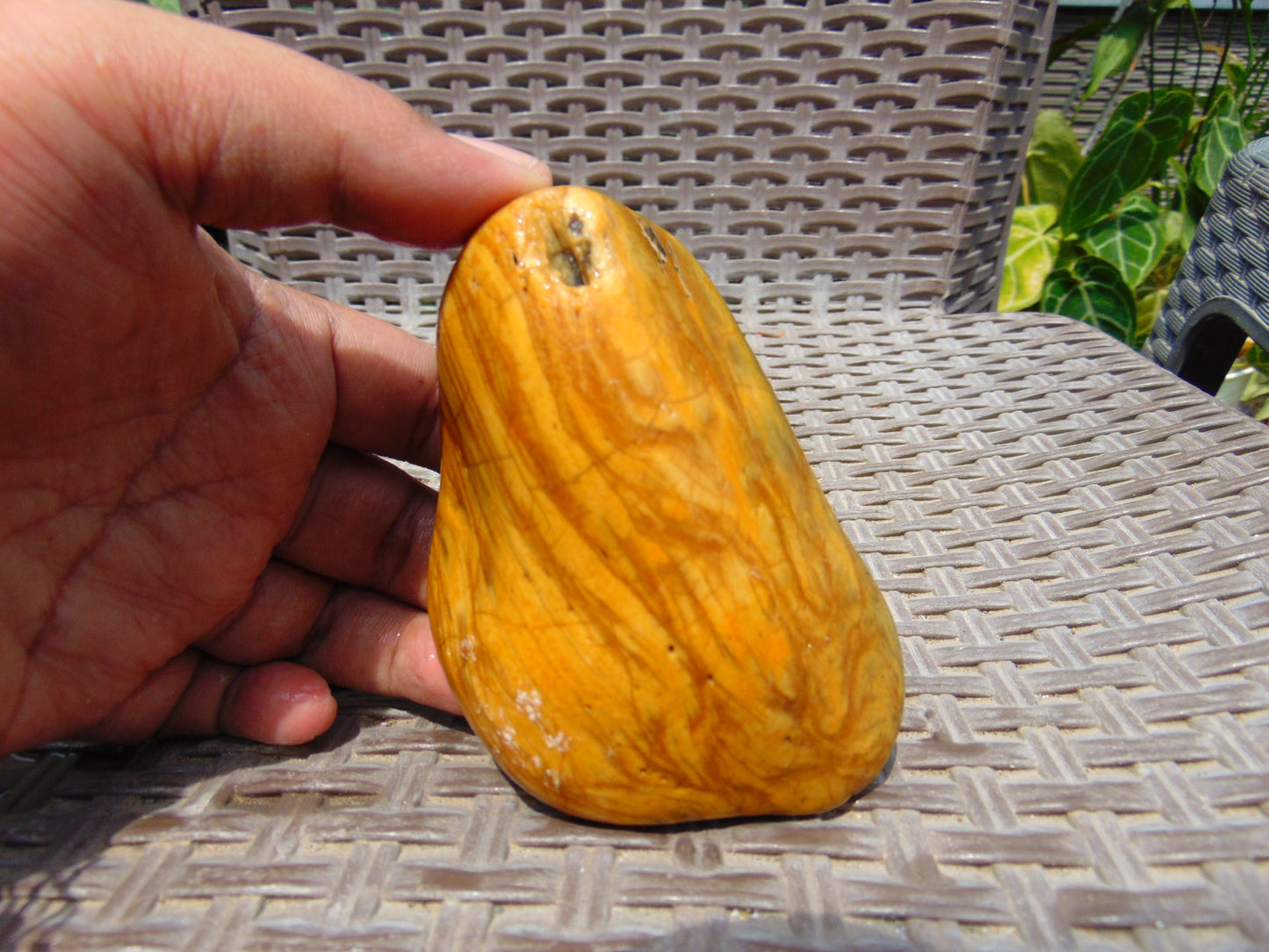 147 gram Polished 88x62x52mm Indonesia Yellow Fragrance Amber for Healing 25K20