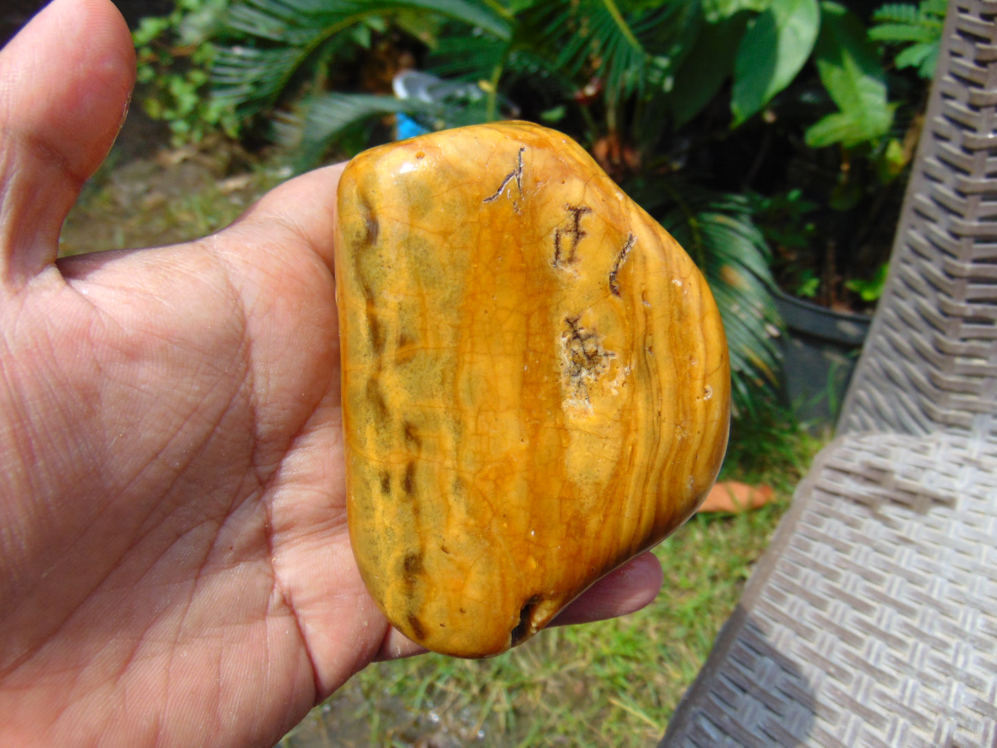 147 gram Polished 88x62x52mm Indonesia Yellow Fragrance Amber for Healing 25K20