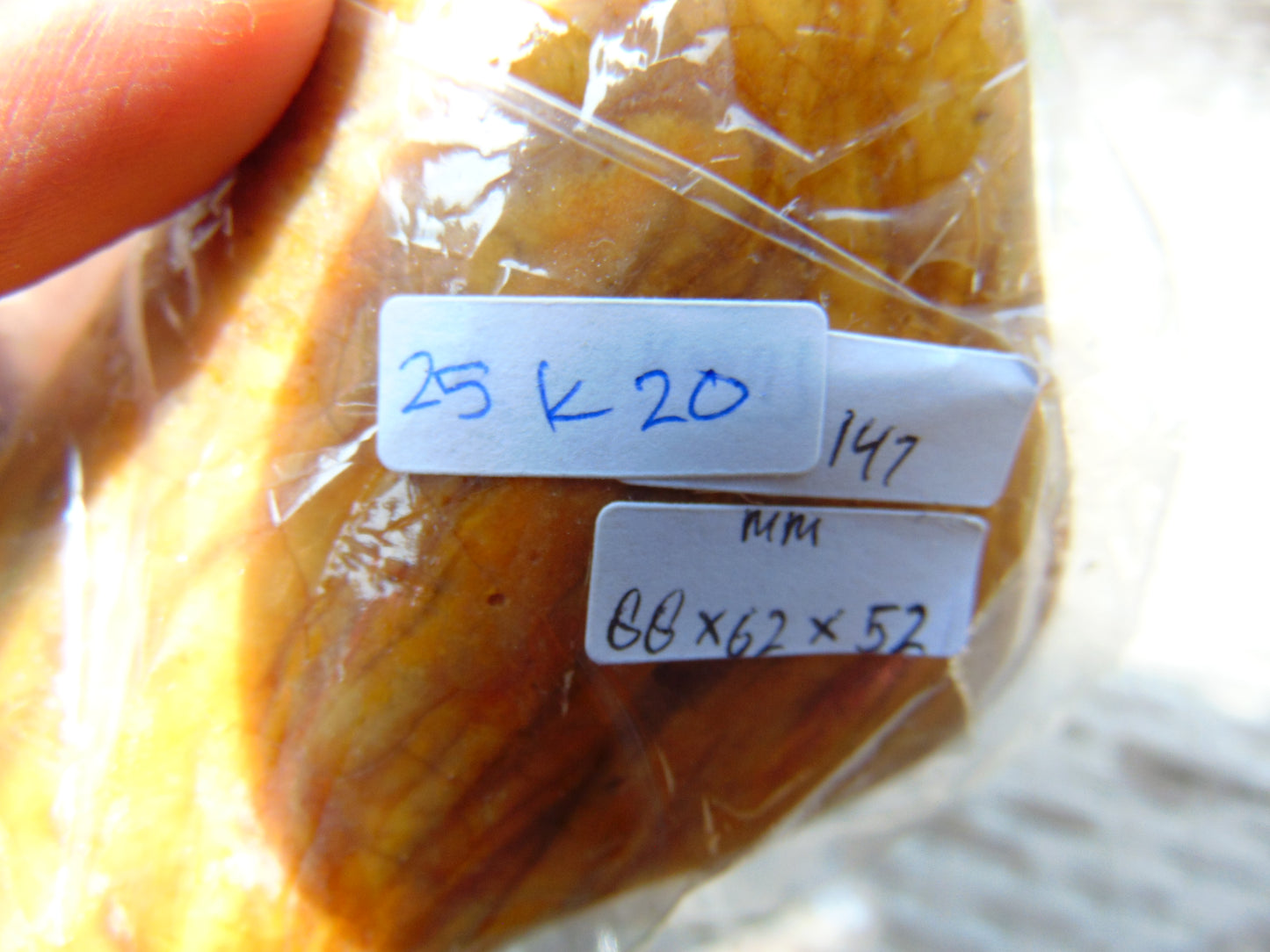 147 gram Polished 88x62x52mm Indonesia Yellow Fragrance Amber for Healing 25K20